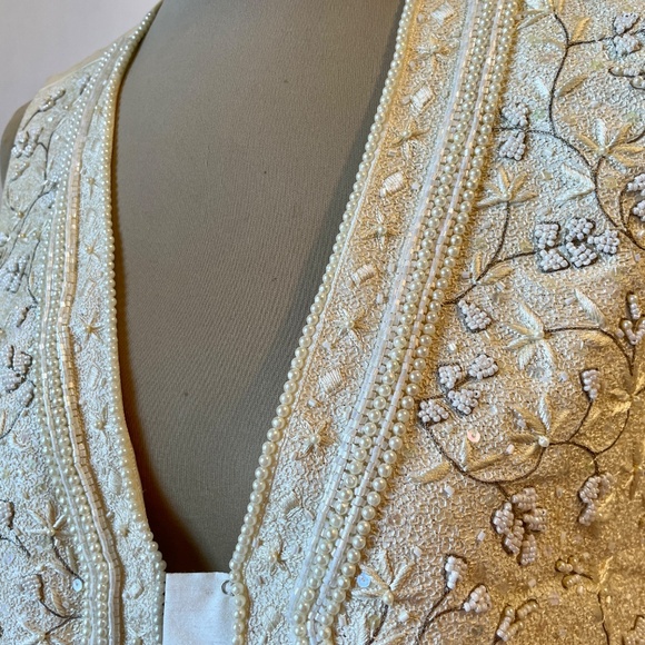 VINTAGE LIZ CLAIRBORN Beaded Embroidered Silk Vest Ivory Petite - Picture 7 of 14